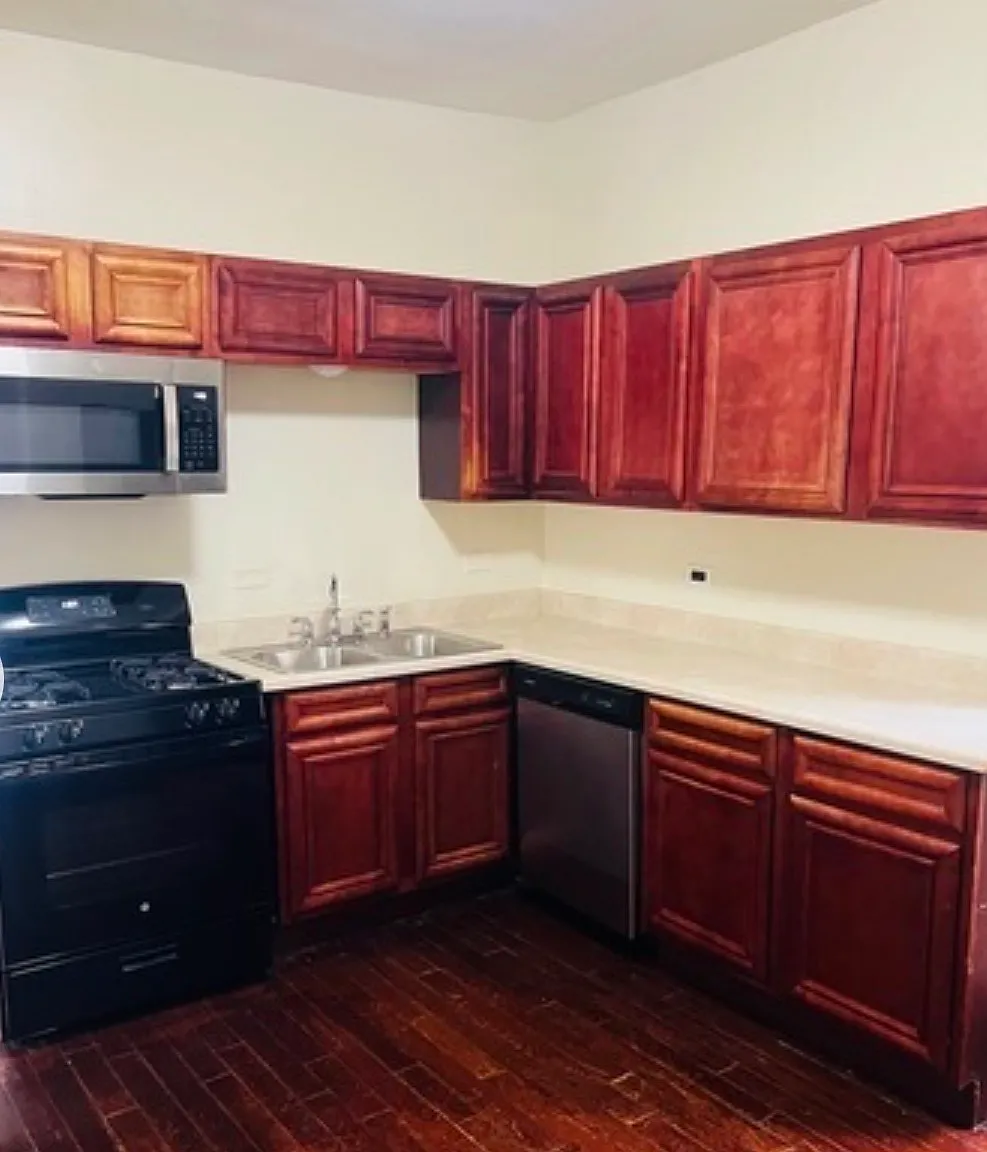 2 bed, 1200 sqft, $1,600 — Photo 3