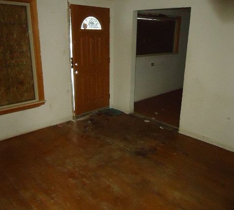 2nd image of 20201 Rosemont Ave
