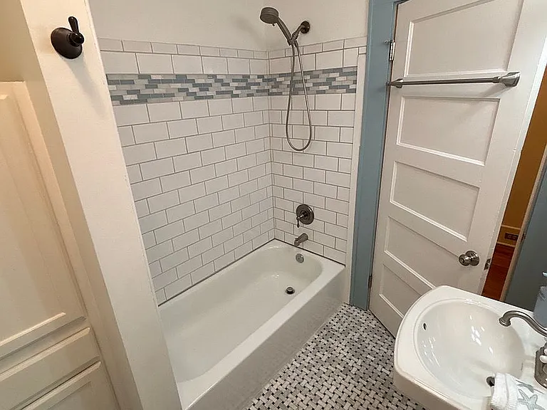 412 Heyward St — Photo 2