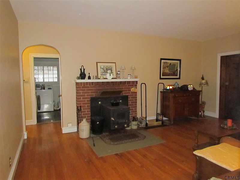 5th image of 1560 SPRING AV