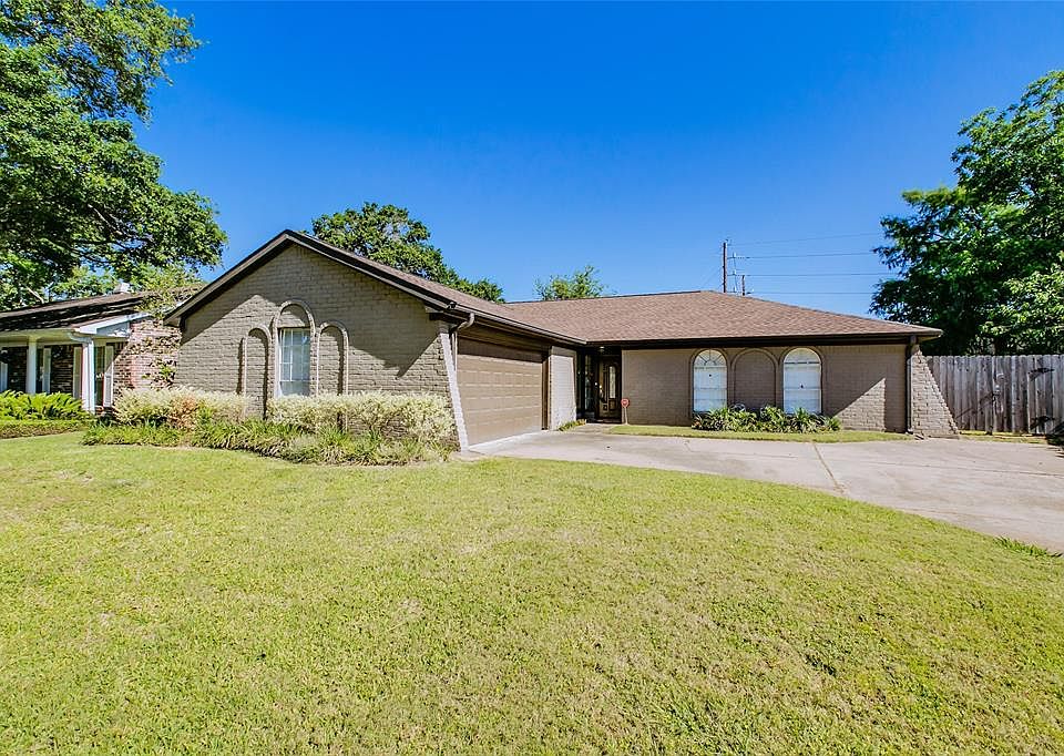 1st image of 22106 Elsinore Dr