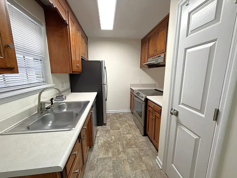 136 Belmont Rd — Photo 14