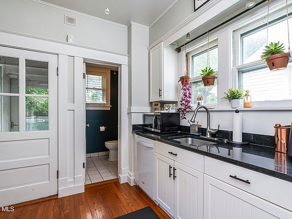 5th image of 55 Edgecomb Street