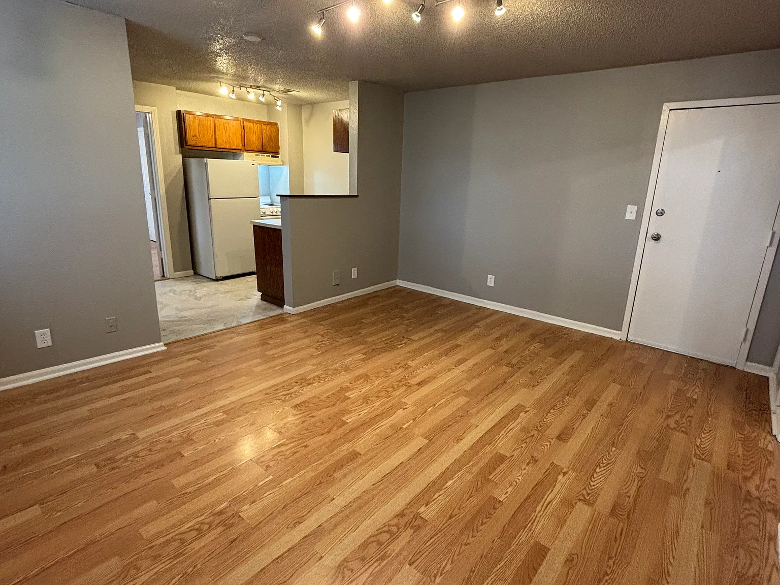 2 bed, 700 sqft, $925 — Photo 4