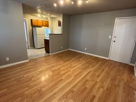 215 W Fairview St