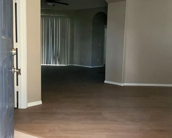 1318 Lake Biscayne Way — Photo 2