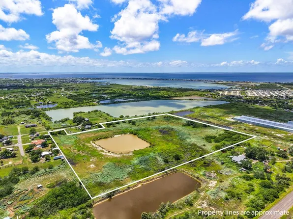 420 Milton Harrel Ln, Rockport, TX 78382