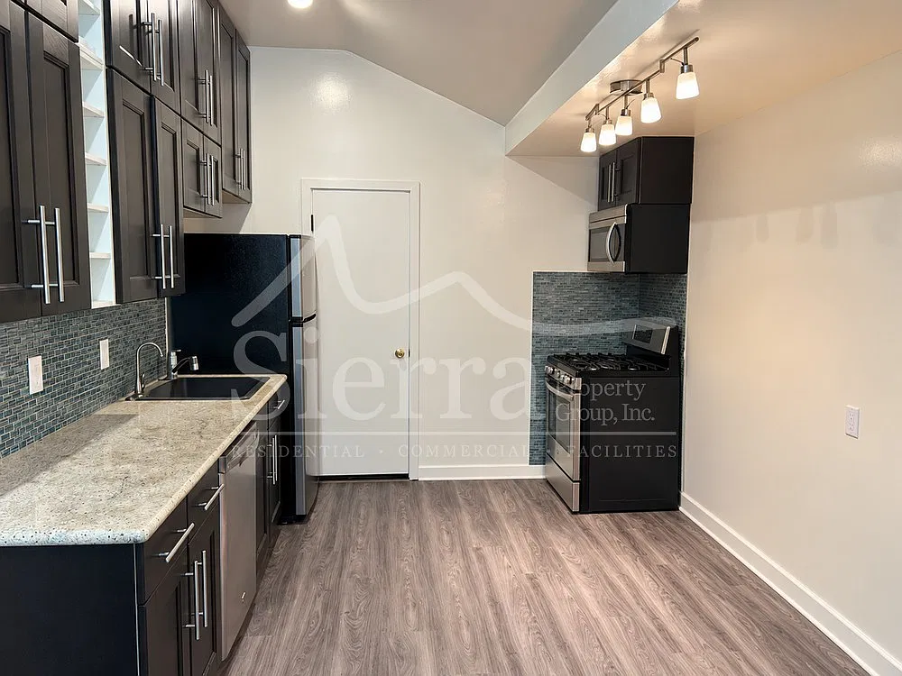 2 bed, 692 sqft, $3,600 — Photo 1