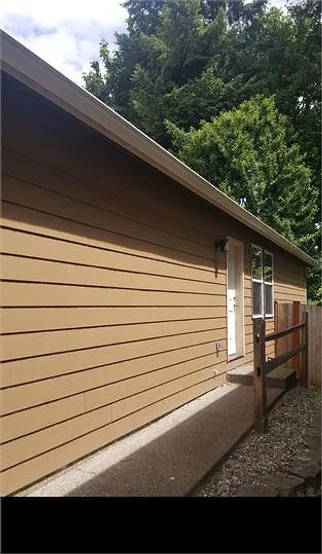 2 Bedroom 1 Bath in Tumwater — Photo 3