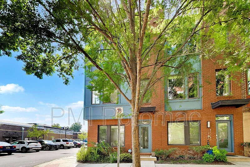 4 bed, 3.5 bath, $3,400 — Photo 3