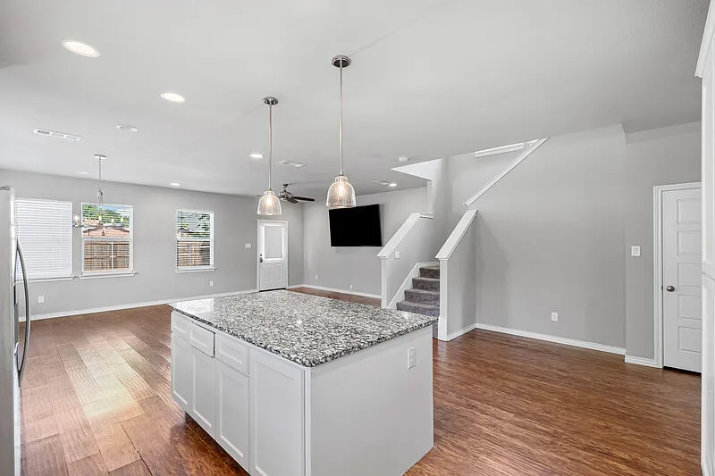 4 bed, 4.0 bath, 2437 sqft, $5,000 — Photo 4