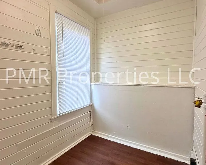 2439 Larimore Ave — Photo 7