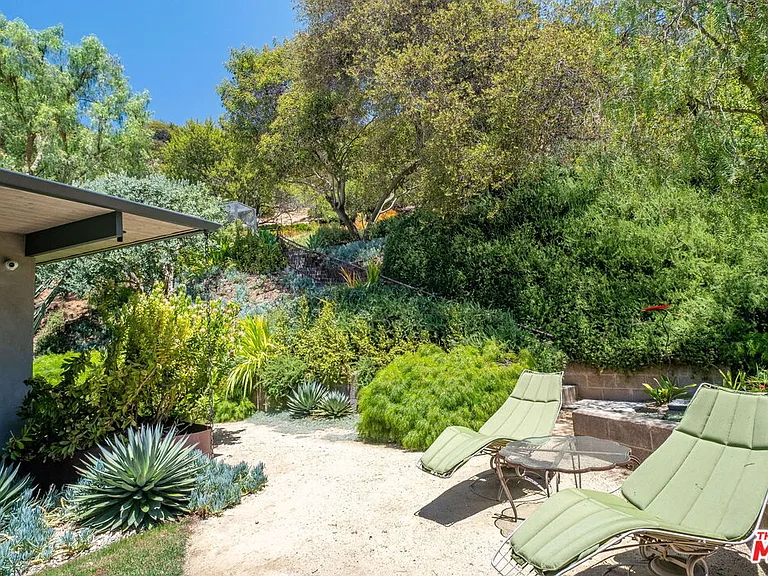 8967 Wonderland Park Ave — Photo 53