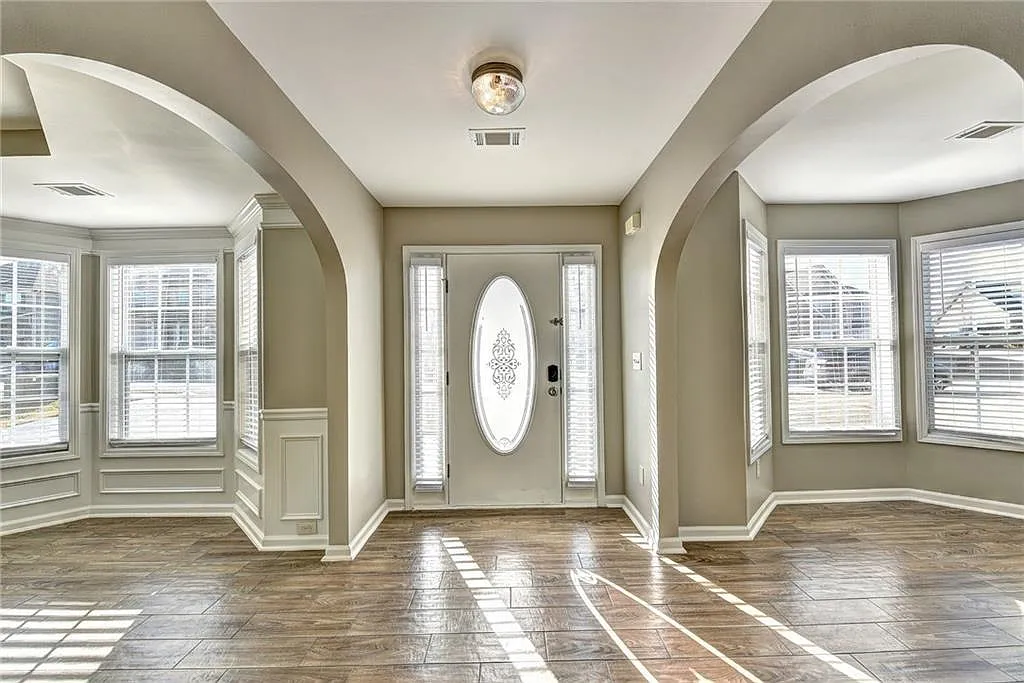 4 bed, 2.5 bath, 2524 sqft, $2,750 — Photo 3