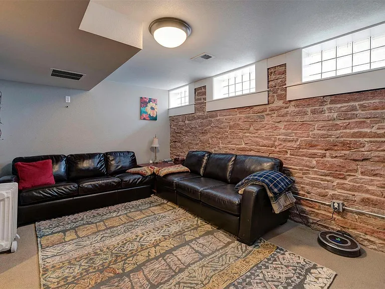 920 E 24th Ave — Photo 14