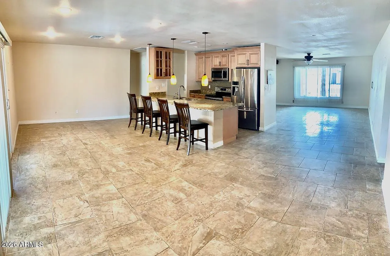 3 bed, 2.0 bath, 1872 sqft, $2,300 — Photo 3