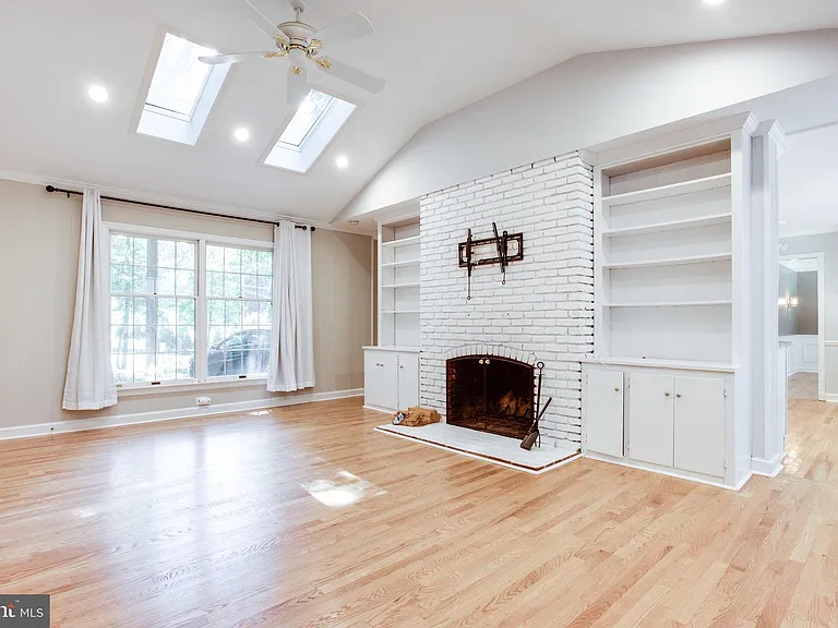 8500 Brook Rd — Photo 18
