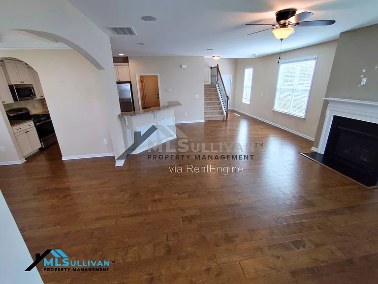 207 Maple Walk St — Photo 9