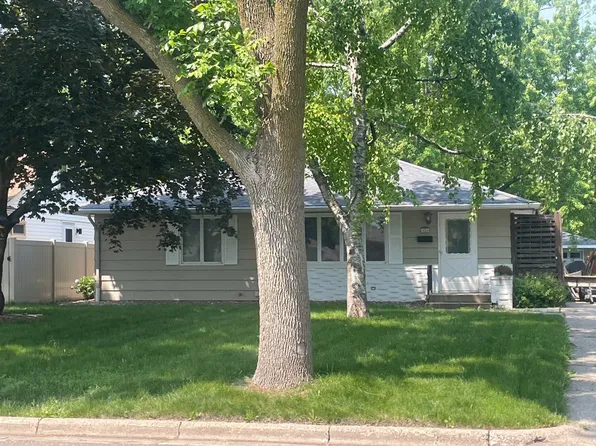 324 S Oak St, Waconia, MN 55387