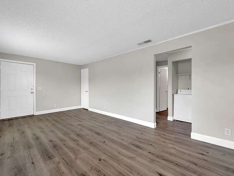7009 S Mascotte St #B — Photo 4