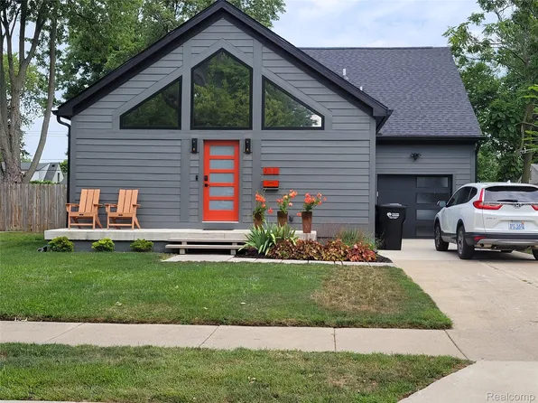 26514 Barrington St, Madison Heights, MI 48071