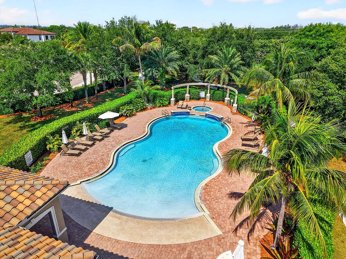Building Photo - 9062 Gulf Cove Dr