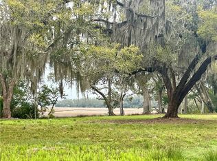 37 Coopers Point Dr, Townsend, GA 31331