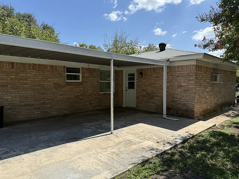 2303 Debra Cir — Photo 12