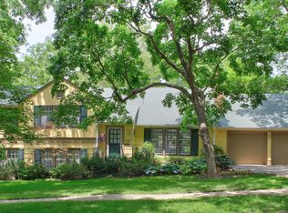 1224 Romany Rd, Kansas City, MO 64113