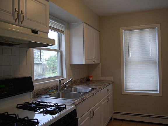 5th image of 622 W Courtland St