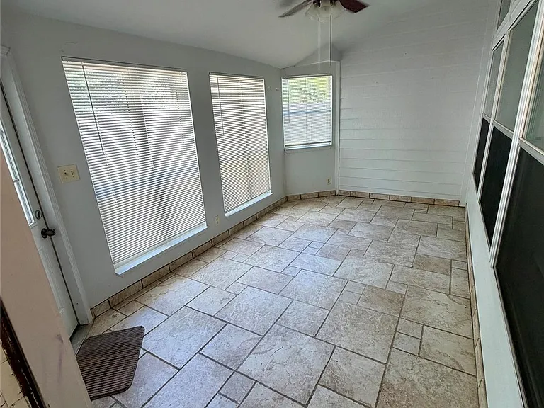 3715 Lindenfield Dr — Photo 38