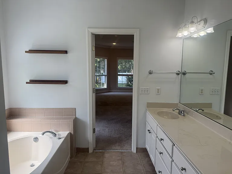 141 Royal Dr — Photo 15