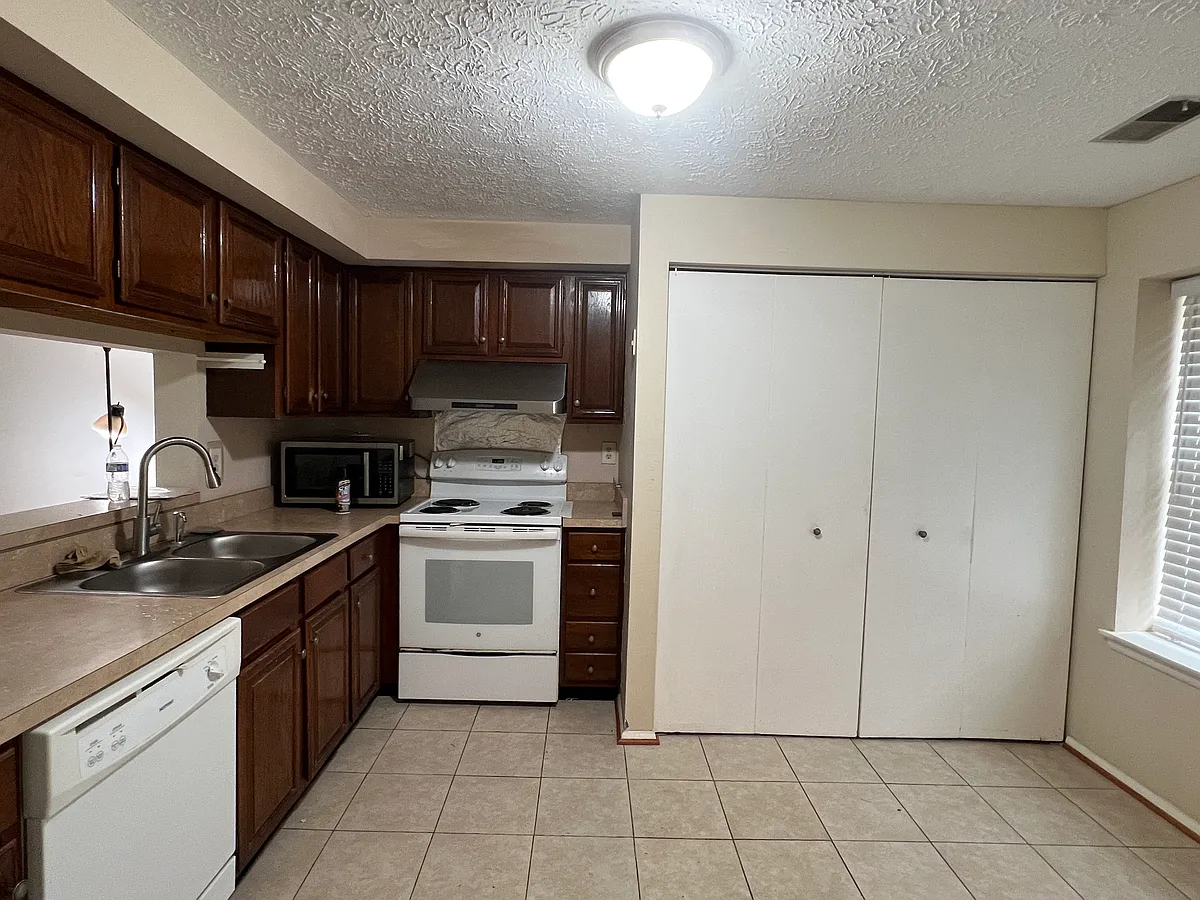 Exterior-vented range hood, Brand new refrigerator - 8337 Sperry Ct