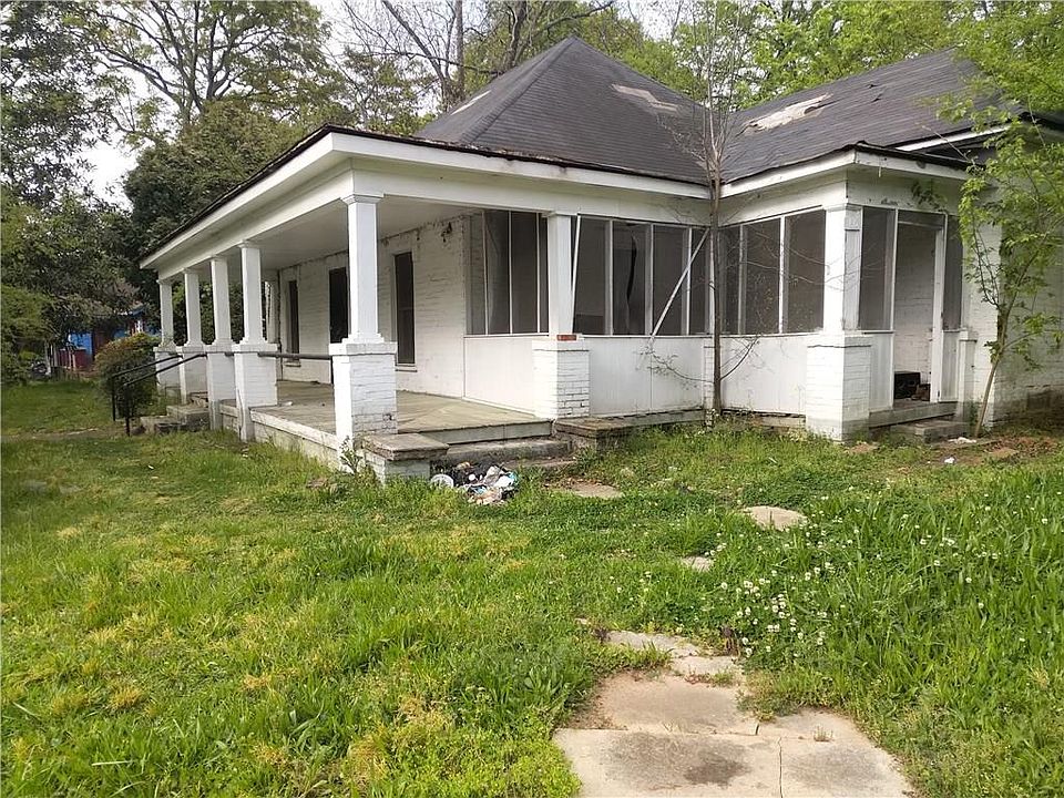 2nd image of 960 Pelham St NW