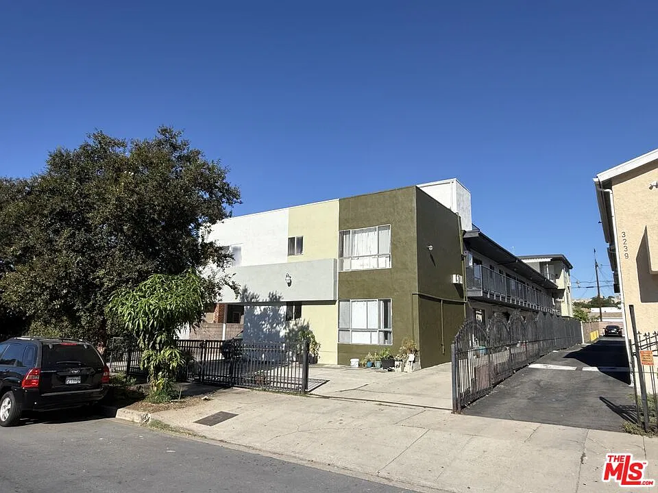 3235 Andrita St
