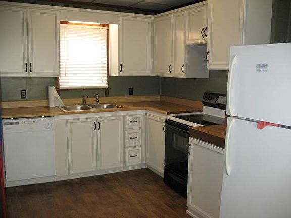 Kitchen (angle 1)