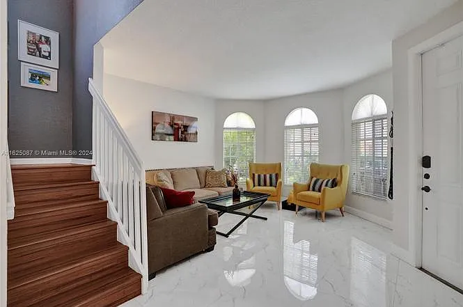 3 bed, 2211 sqft, $3,100 — Photo 4