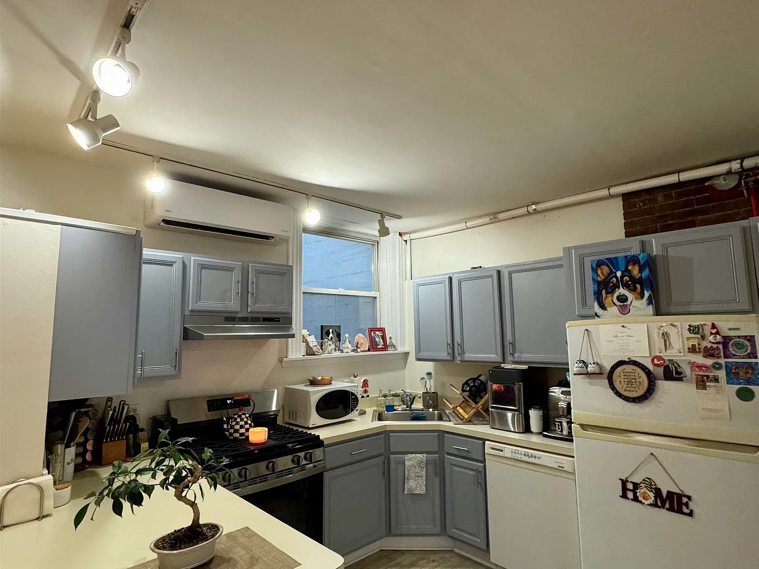 2 bed, 1.0 bath, 642 sqft, $4,000 — Photo 2