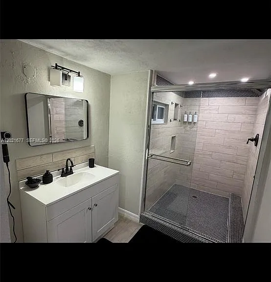 370 Hand Ave — Photo 28