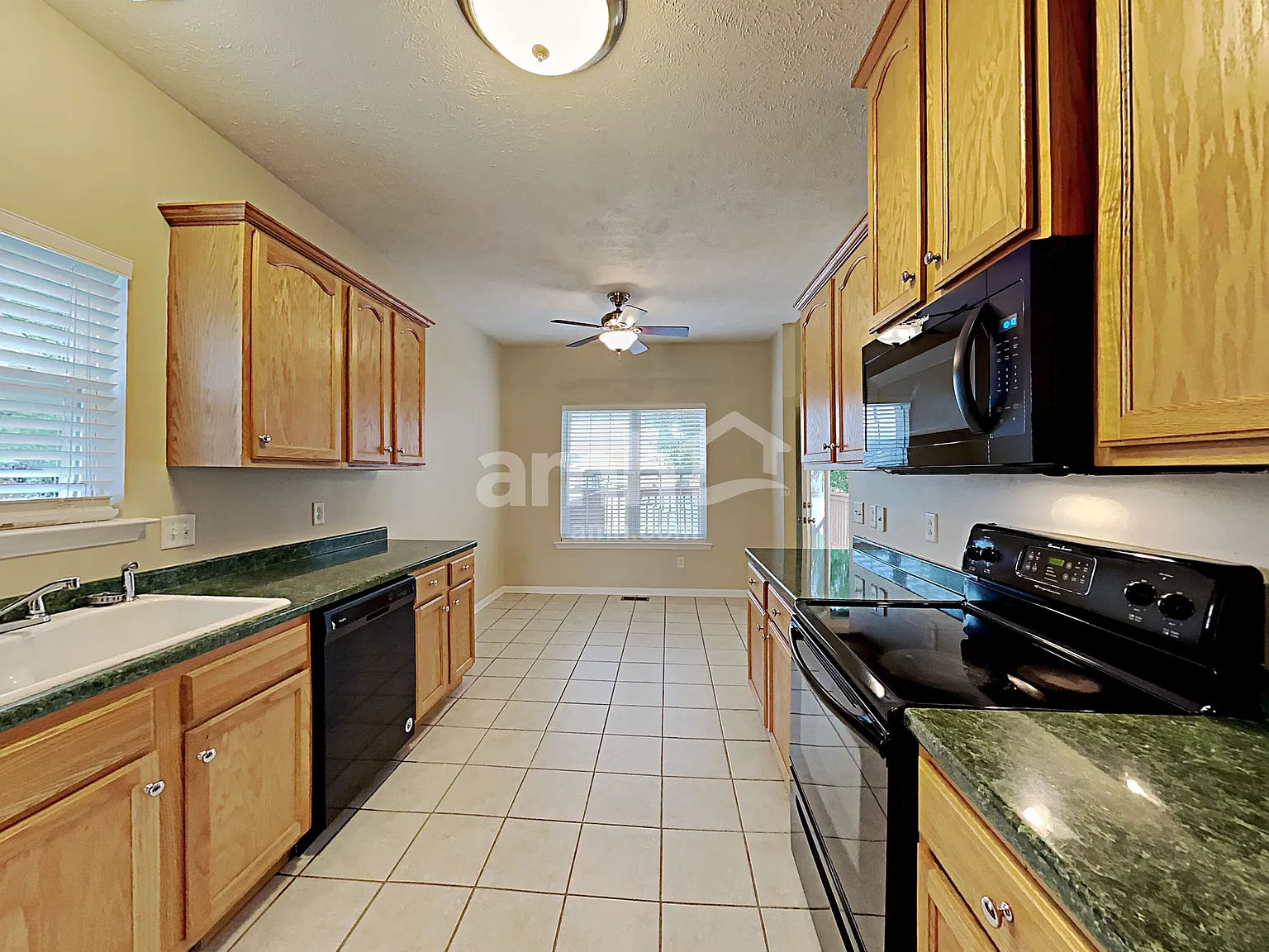 3 bed, 2.5 bath, 2193 sqft, $2,435 — Photo 3