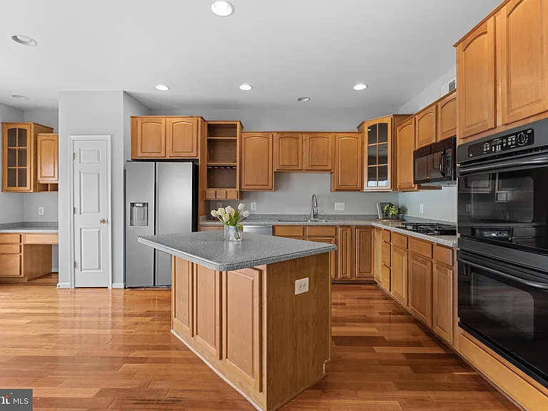 44253 Huron Ter — Photo 23