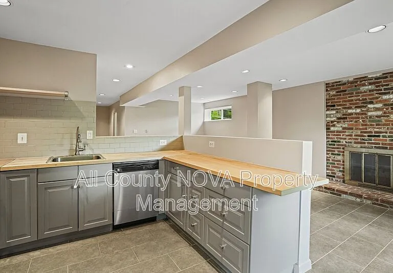 6428 Earlham Dr — Photo 47