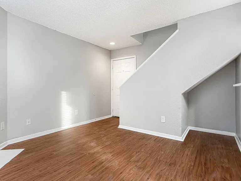 1901 N Fitzhugh Ave — Photo 22