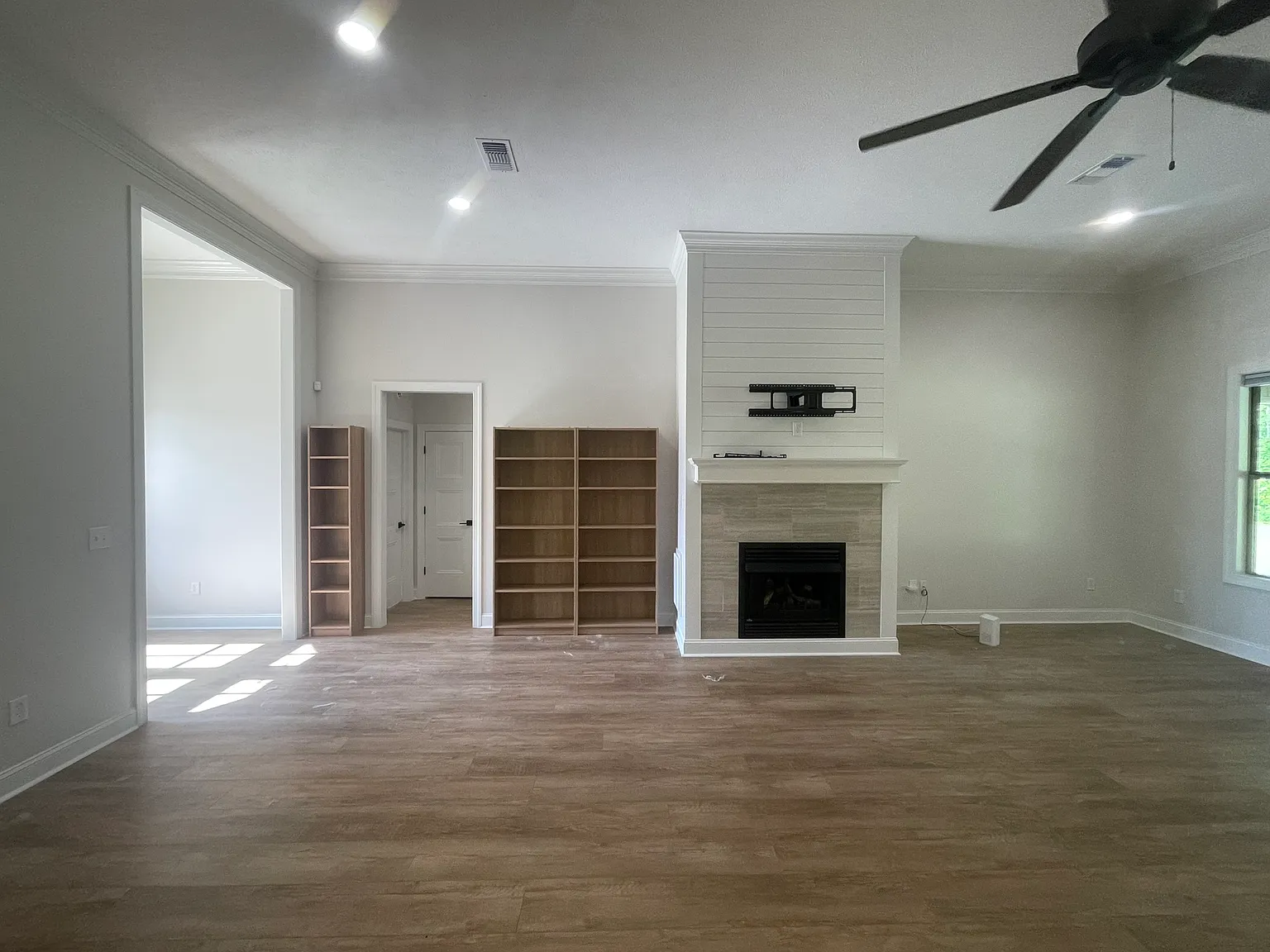 4 bed, 2234 sqft, $1,050 — Photo 2