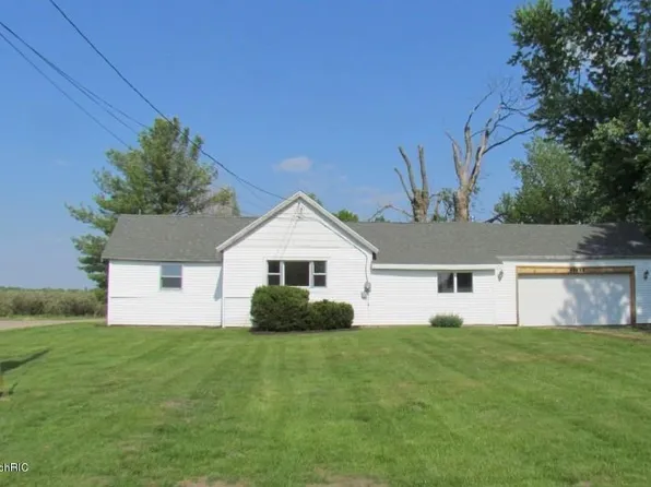 29521 50th St, Bangor, MI 49013