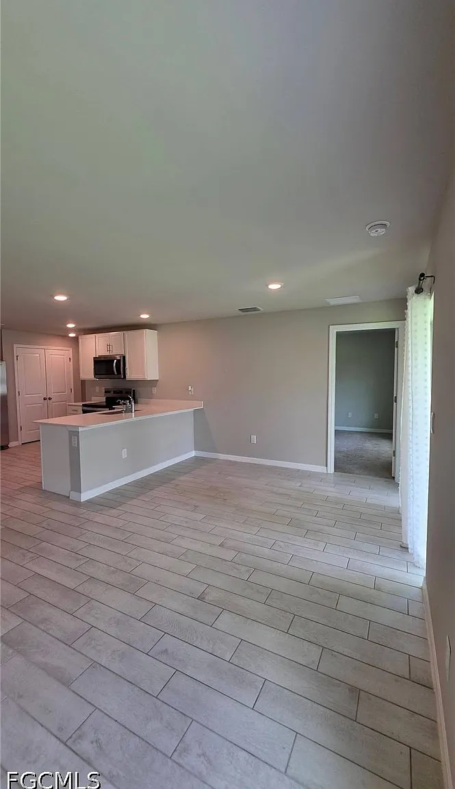 3 bed, 2.0 bath, 1378 sqft, $1,900 — Photo 3