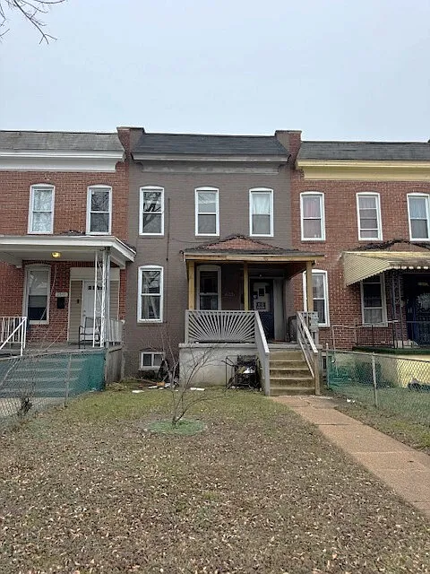 2843 West Garrison Avenue - 2 — Photo 2