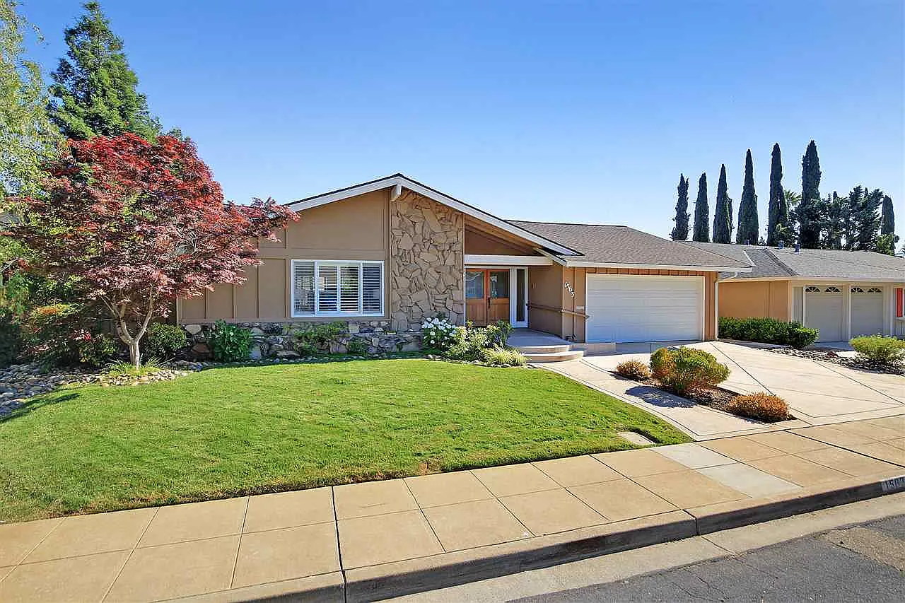 1563 De Soto Way photo 1