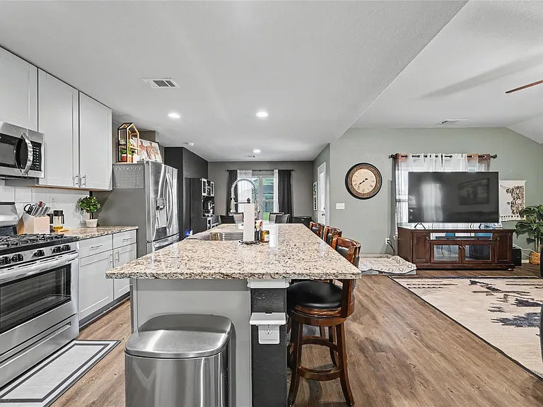 20815 Acorn Valley Dr — Photo 11