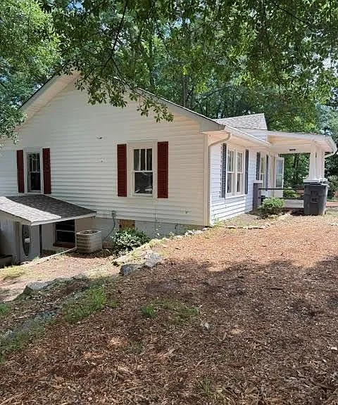 920 Cardinal Dr — Photo 3
